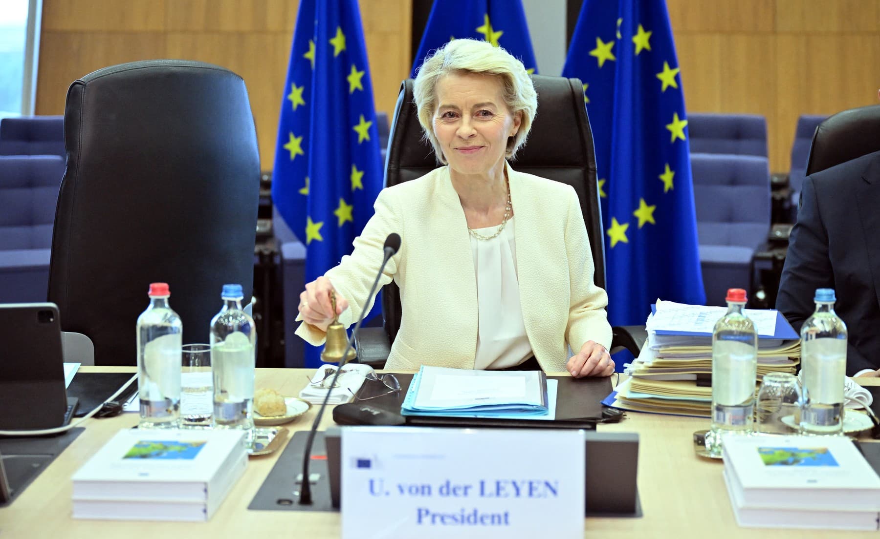 Comisia Europeană evaluează legea privind integritatea în contextul cererii de blocare a fondurilor UE pentru România
