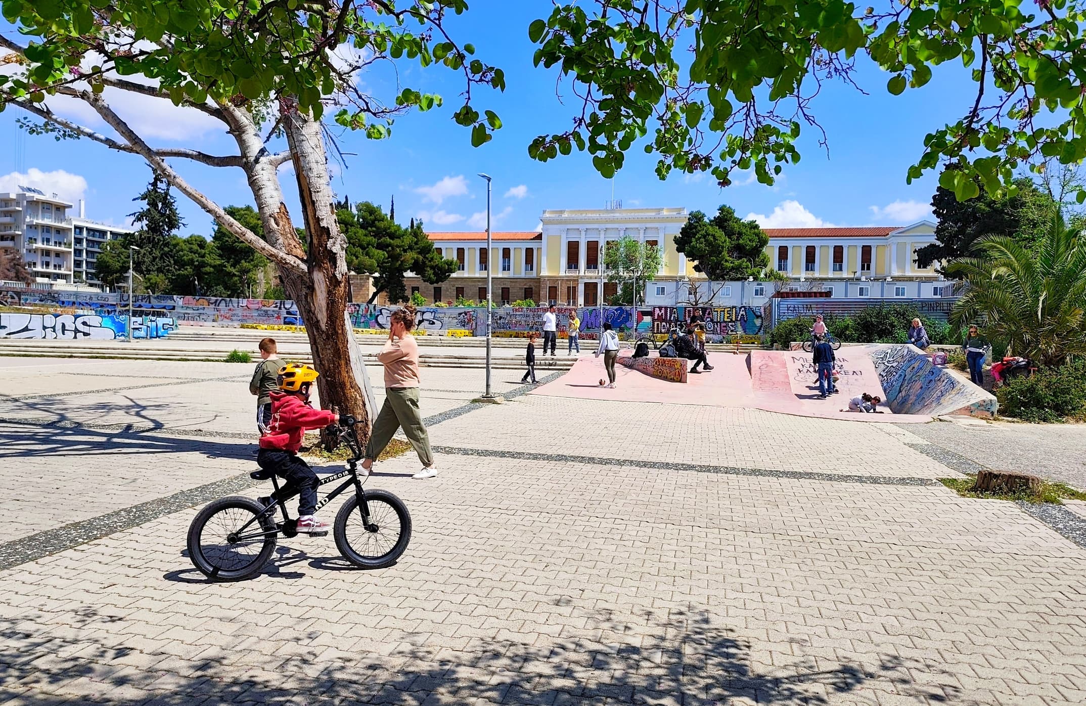 Grecia propune restricționarea rețelelor de socializare pentru minori sub 15 ani